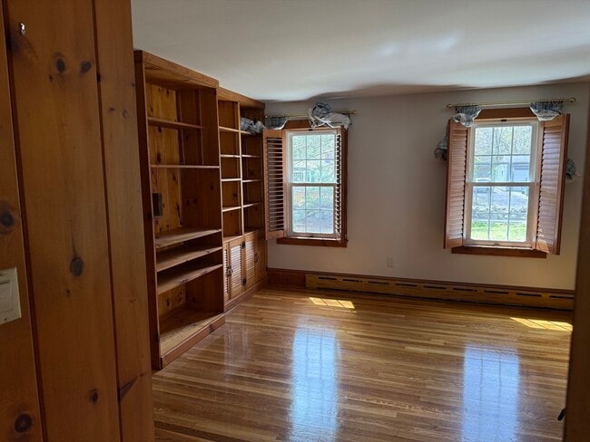 Building Photo - 3 Crescent St