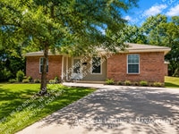 Building Photo - 502 Glenwood Dr