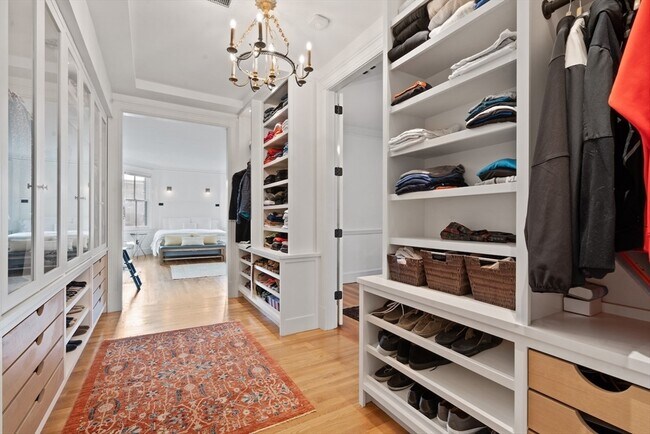 Building Photo - 15 Regent Cir