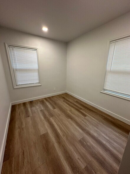 Building Photo - 2030 S 400 E
