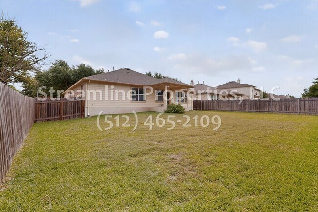 Building Photo - Spacious 4 Bedroom, 2 Bath - Open Layout!