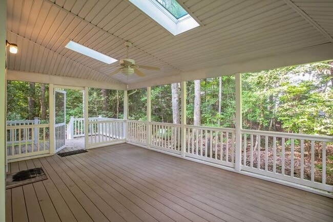 Building Photo - 43935 Willow Leaf Way