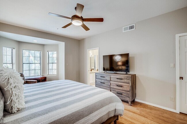 Building Photo - Resort Style Living - Furnished Three Bedr...