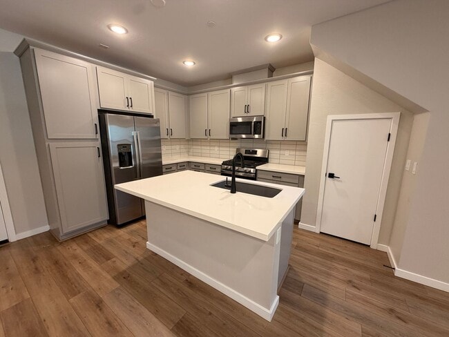 Building Photo - Stylish 3-Bedroom Retreat in the Heart of Gilbert