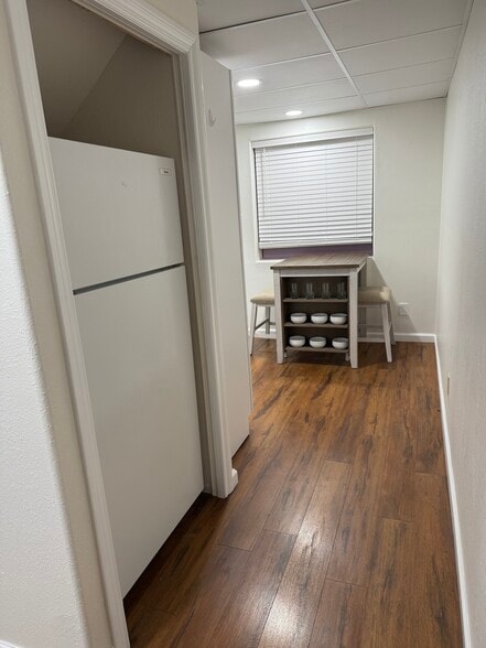 Kitchen table - 214 Eagle Ave