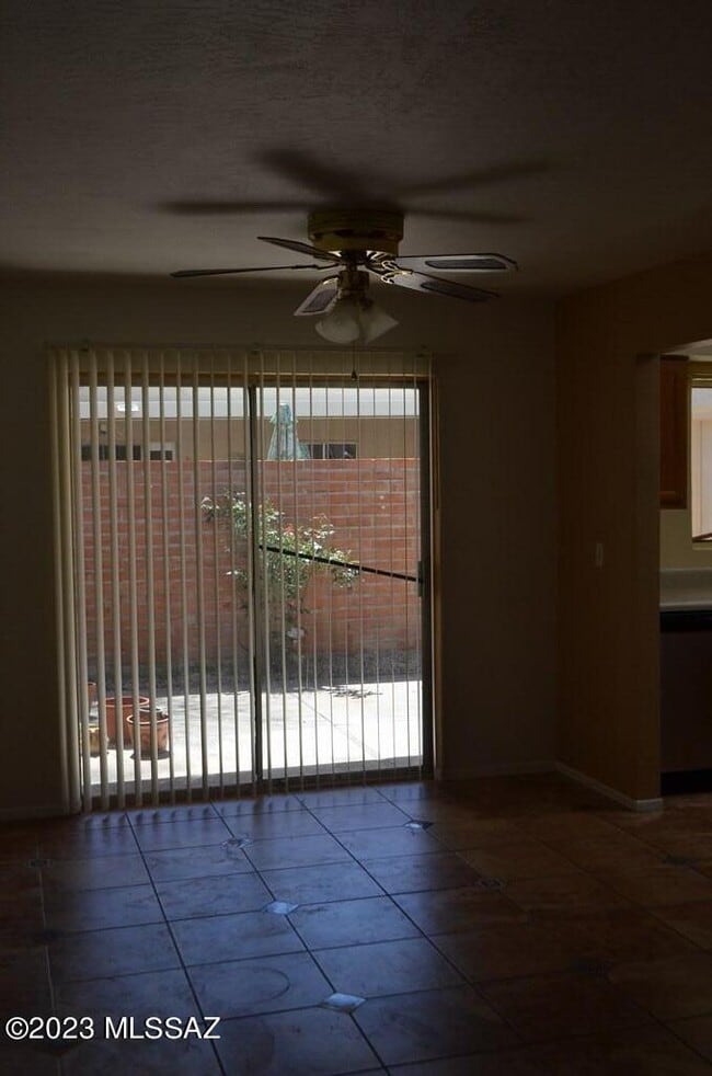 Building Photo - 961 Vía Terrado