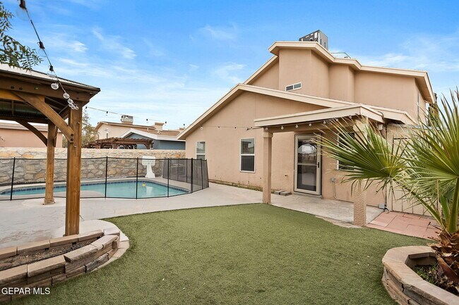Building Photo - 14199 Gil Reyes Dr