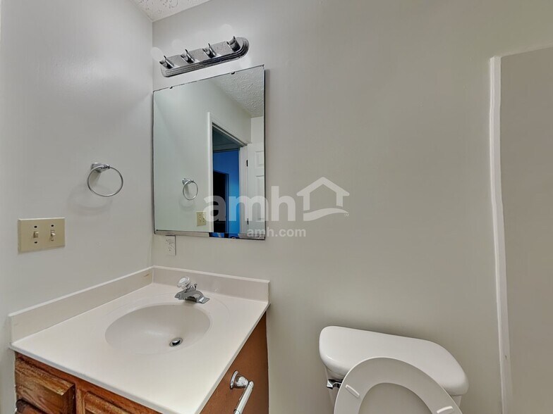 Building Photo - 5301 Wenesly Ct