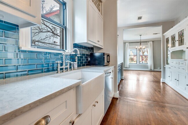 Building Photo - 5146 Goodwin Ave