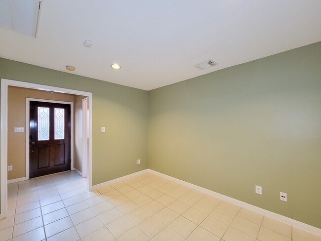 Building Photo - 2208 Taft St