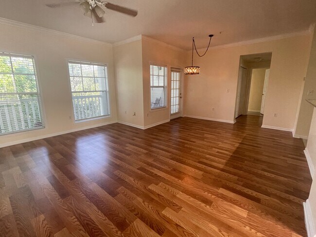 Building Photo - 601 Campus St