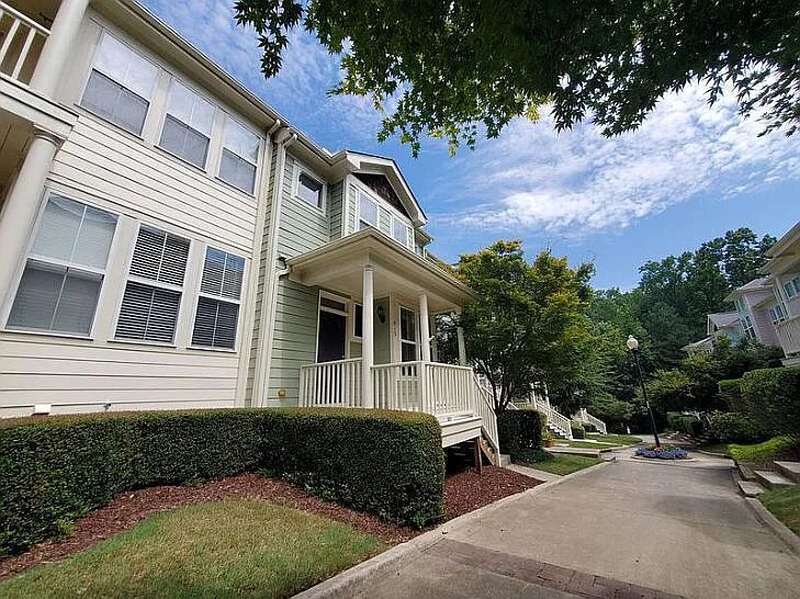 Building Photo - 513 Village Loop Dr