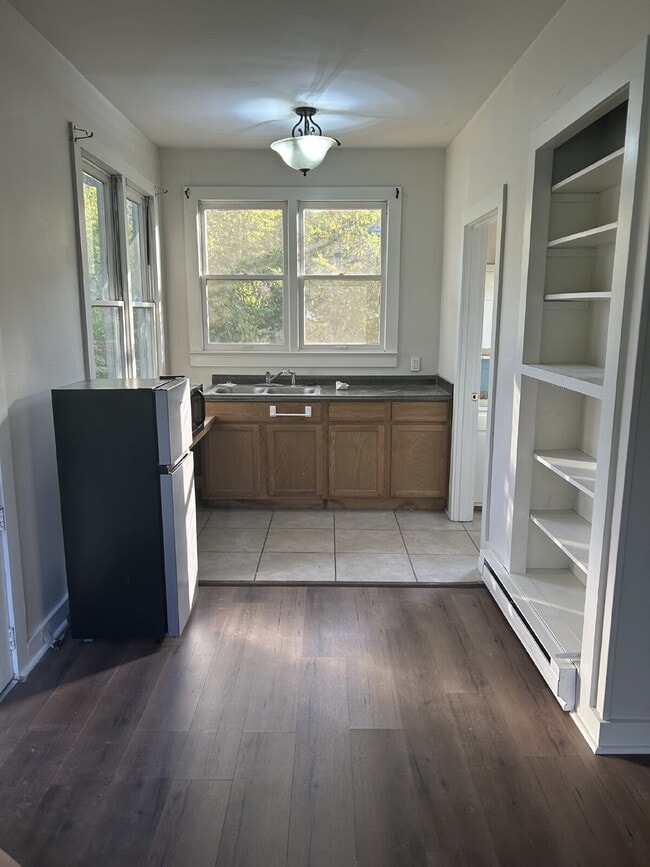 Building Photo - "Charming 450 sq ft Studio Retreat in Jonesboro: Perfectly Situated on S Madison St!"