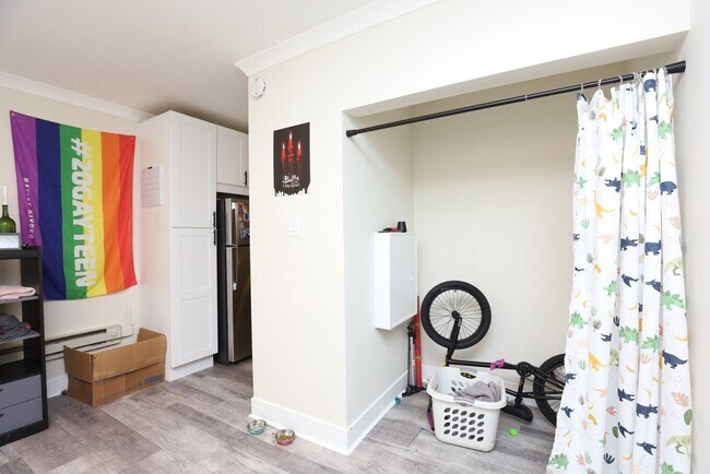 Building Photo - 3839 N Greenview Ave