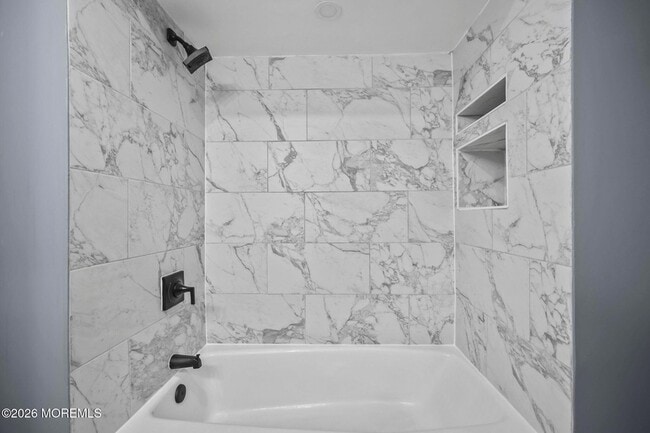 Building Photo - 143 Center Ave