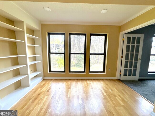 Building Photo - 24113 Plantation Dr NE