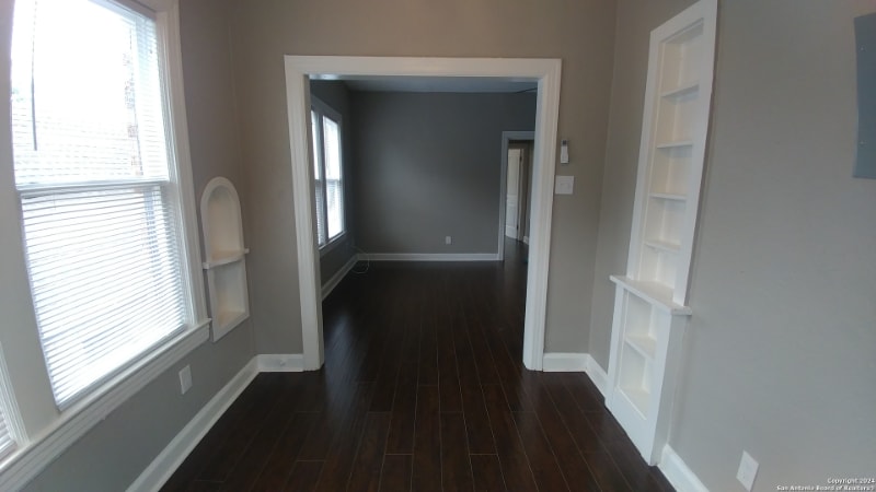 Building Photo - 209 E Rosewood Ave