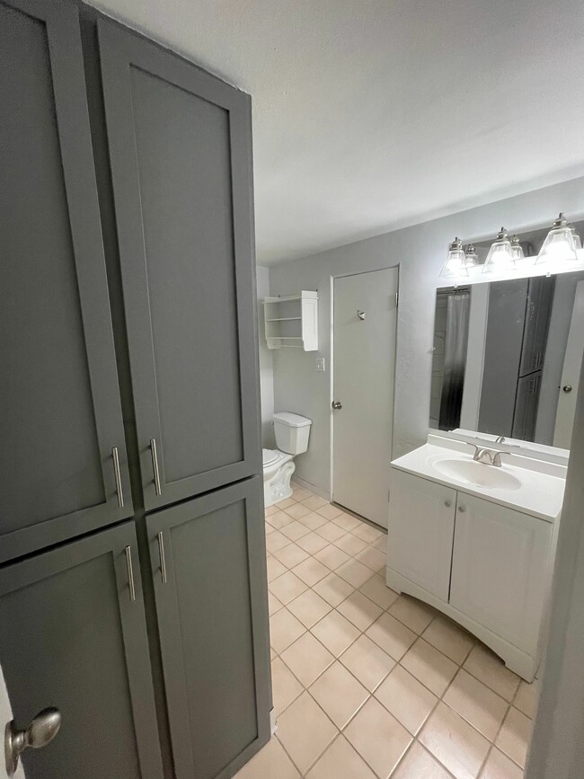 53F28B18-F112-4C28-87D0-3FE094E1350C - OakView Apartments