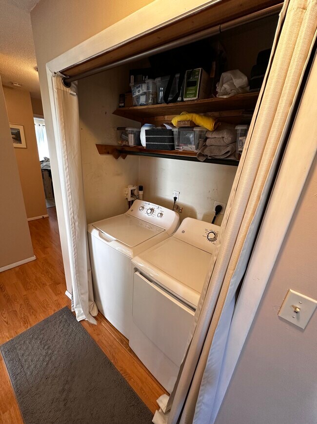 Building Photo - 853 Townsend Ave