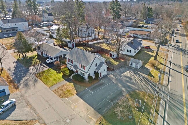 Building Photo - 8 Laconia Ave