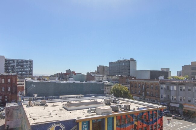 Building Photo - Great natural light in a large condo near ...