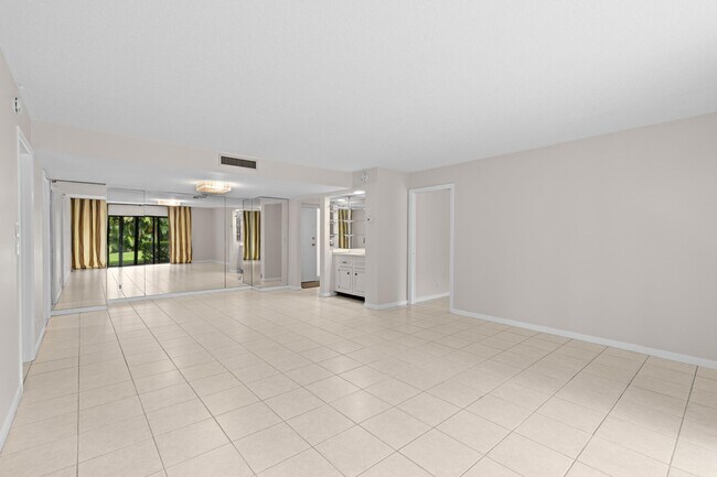 Building Photo - 1723 Consulate Pl