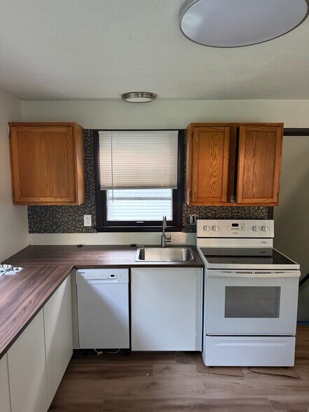Building Photo - 6820 Rowe Dr