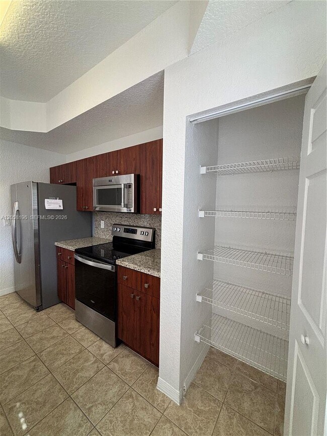 Building Photo - 4931 N Harbor Isles Dr