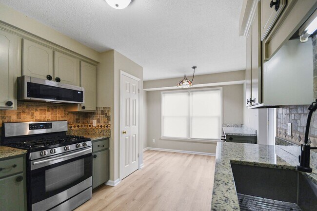 Building Photo - Pet Friendly Three Bedroom!