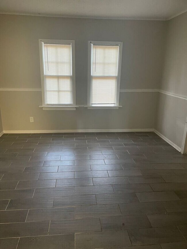 Building Photo - 3BR 1BA Home w/ Central A/C • W/D Hookups • Off-Street Parking in Memphis