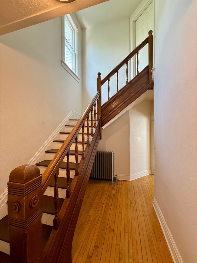 Building Photo - 238 Scott Ave