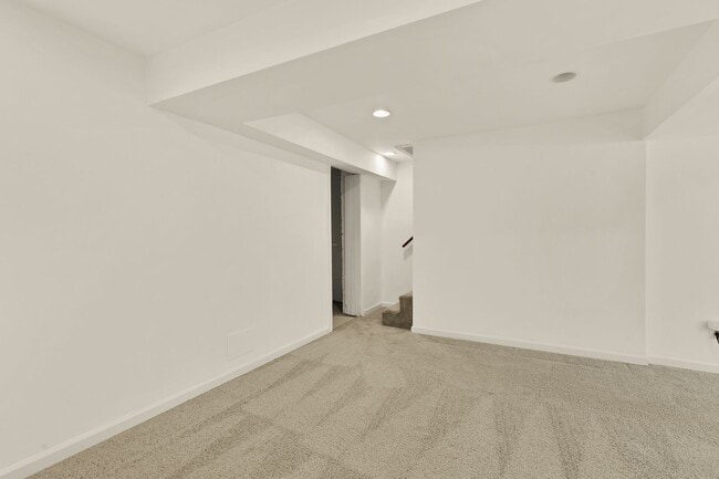 Building Photo - 3111 63rd Pl