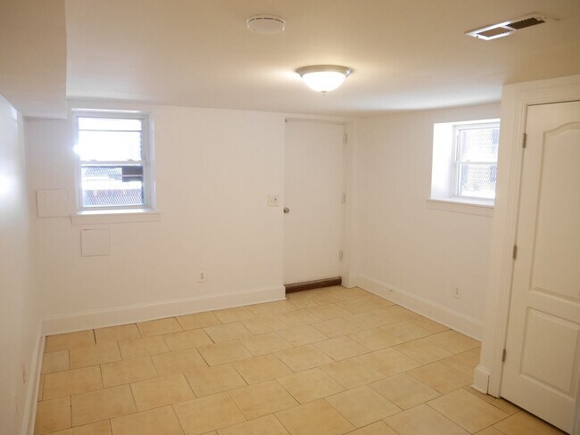Building Photo - 2318 Eutaw Pl