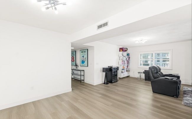 Building Photo - 3003 S Atlantic Ave