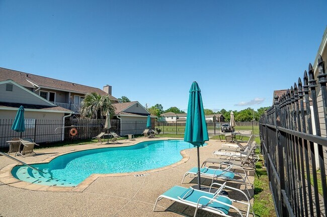 Building Photo - 14020 Schroeder Rd