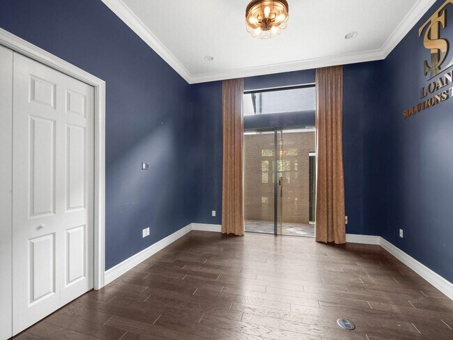 Building Photo - 9931 Bozzano Dr