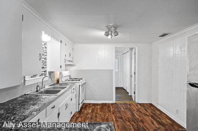 Building Photo - 4 br, 1 bath House - 2612 Hoyer St