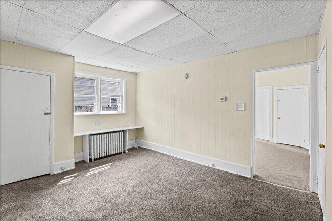 Building Photo - 122 S Davis St