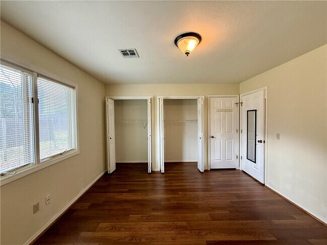 Building Photo - 9 Dunedin Dr