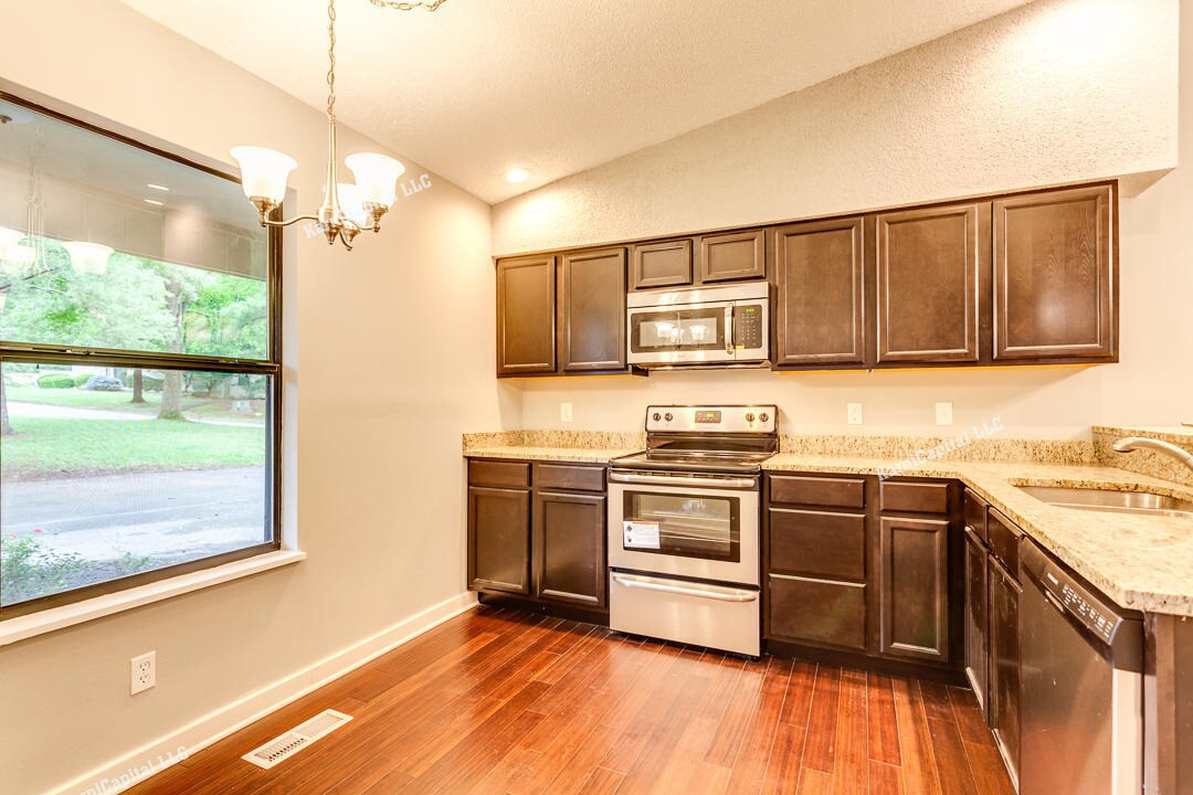 Building Photo - 8500 Olde Colony Trl