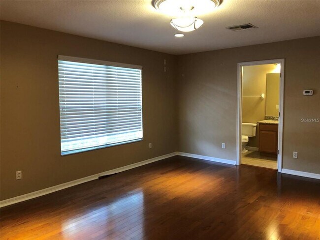 Building Photo - 925 Saza Run