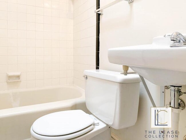 Building Photo - 11 Snows Ct NW