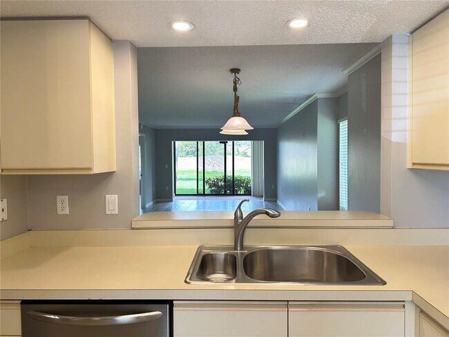 Building Photo - 6191 Timberlake Dr