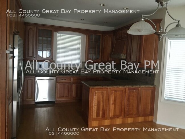 Building Photo - 5 Windjammer Xing