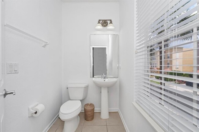 Building Photo - 4830 Tidecrest Ave