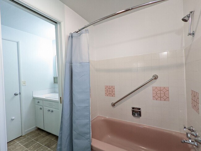 Building Photo - Great 3-Bedroom, 1.5-Bath Home In South Eugene!