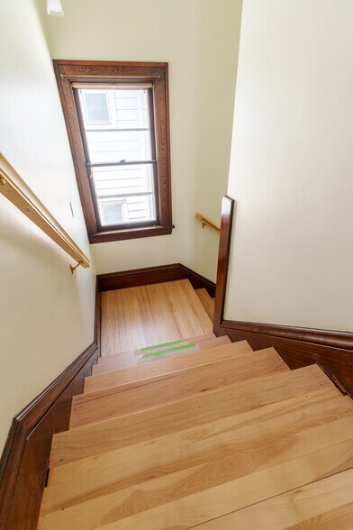 Building Photo - 824 5th St NE