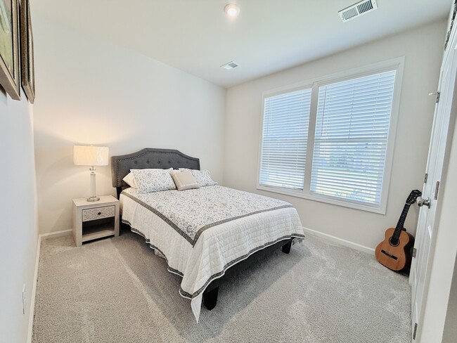 Building Photo - 667 Honeydew Dr