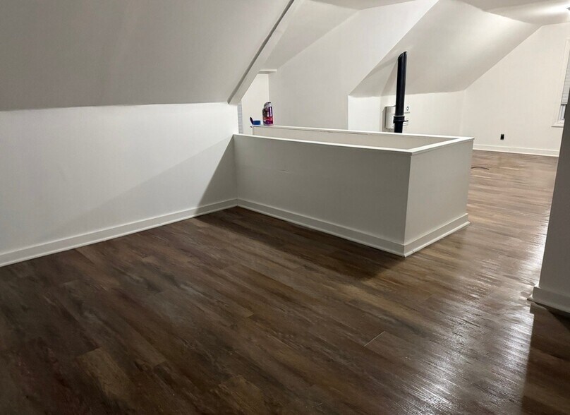 Building Photo - 3938 E 177th St