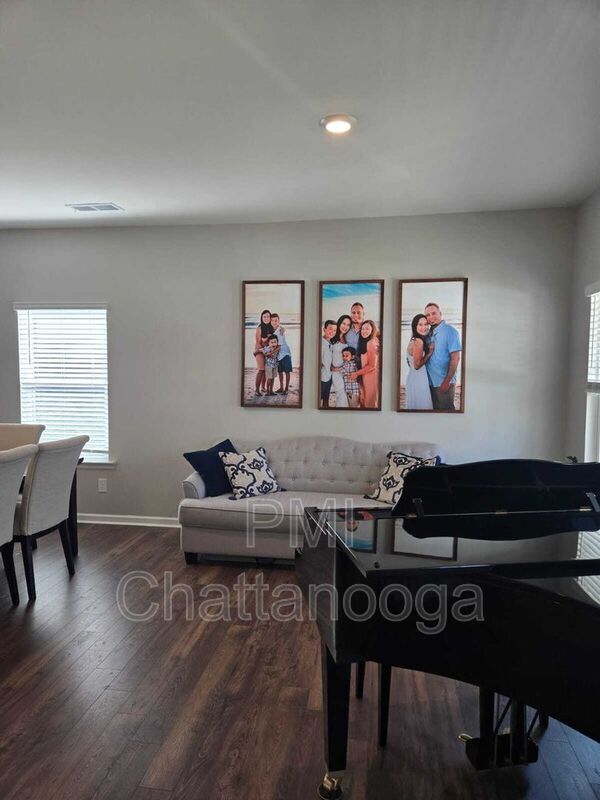 Building Photo - 8631 Briar Rose Pl